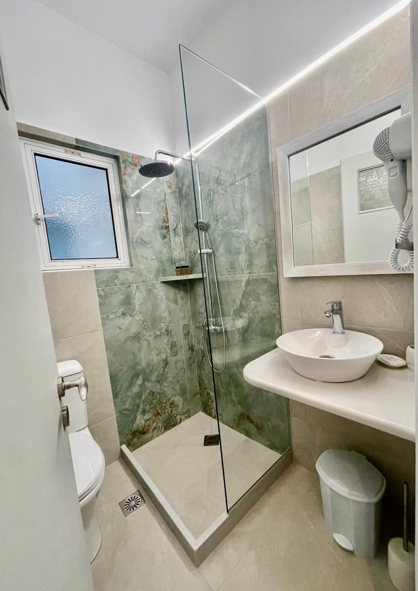 Aparthotel Alexandros Poros Town Esterno foto